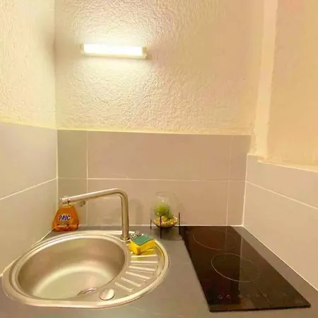 Cocon A Deux Pas Des Arenes - Charme & Confort Apartment Nimes